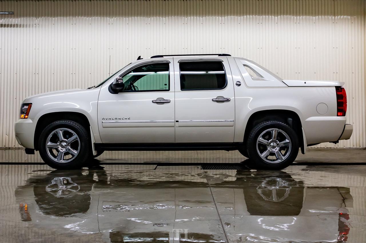 2013 Chevrolet Avalanche 4x4 Crew Cab LTZ Black Diamond Leather Roof Nav Red Deer AB