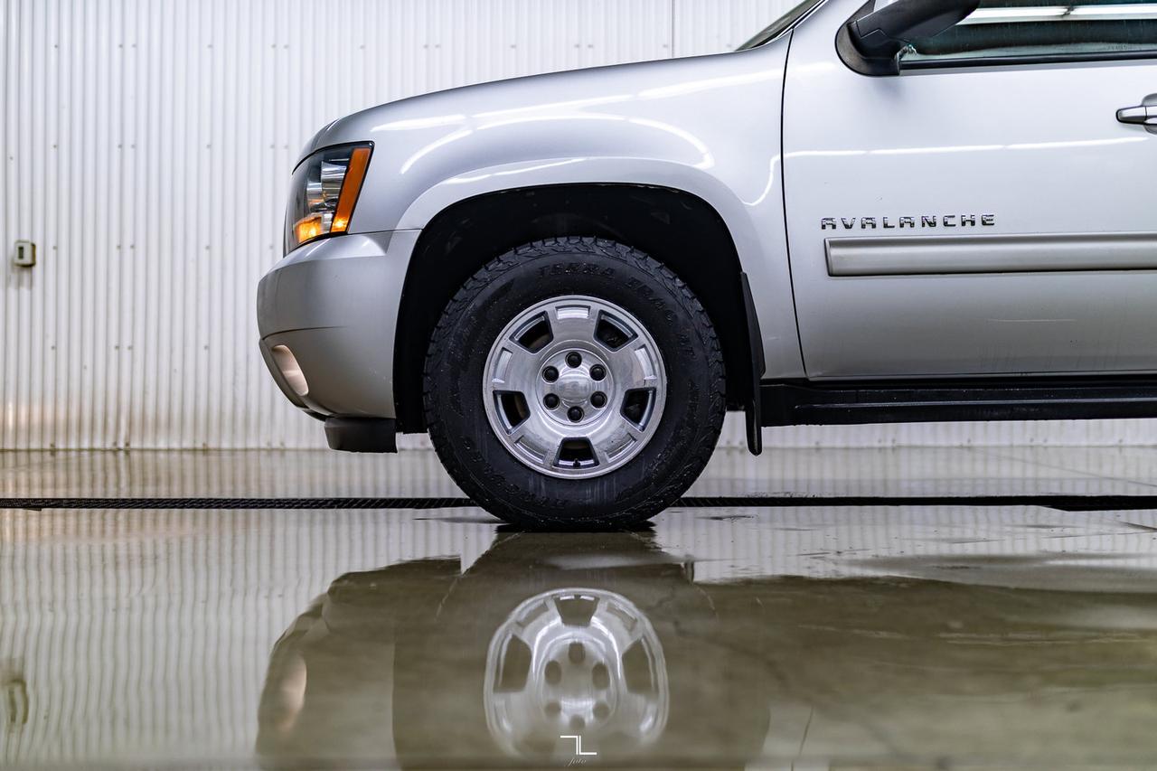 2013 Chevrolet Avalanche 4x4 LT Black Diamond Edition BCam Red Deer AB