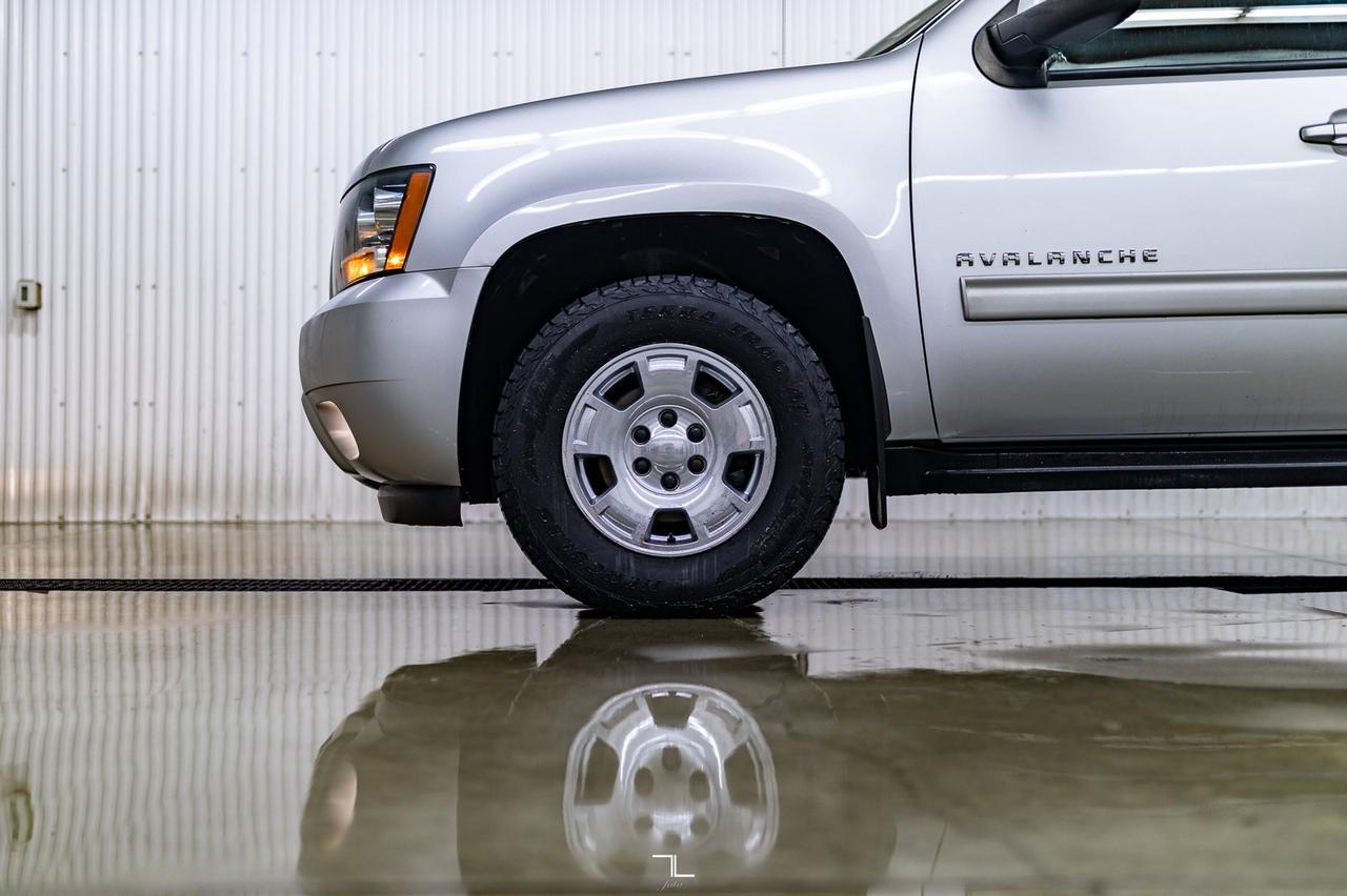 2013 Chevrolet Avalanche 4x4 LT Black Diamond Edition BCam Red Deer AB