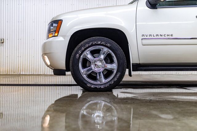 2013 Chevrolet Avalanche 4x4 LTZ Black Diamond Edition Leather Roof Nav Red Deer AB