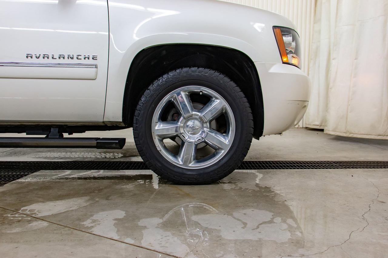 2013 Chevrolet Avalanche 4x4 LTZ Black Diamond Leather Roof Nav DVD Red Deer AB