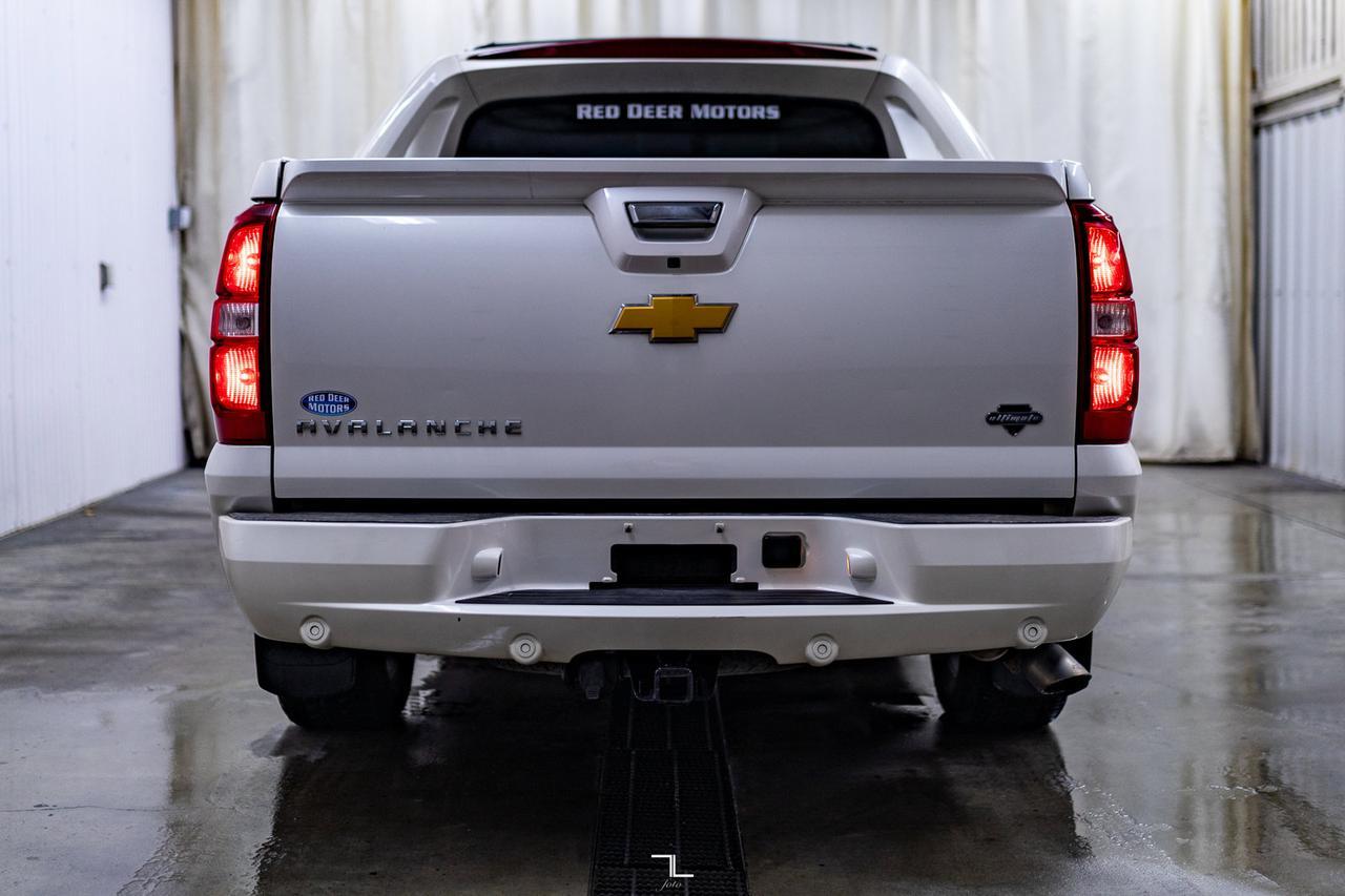 2013 Chevrolet Avalanche 4x4 LTZ Ultimate GFX Leather Roof Nav Red Deer AB