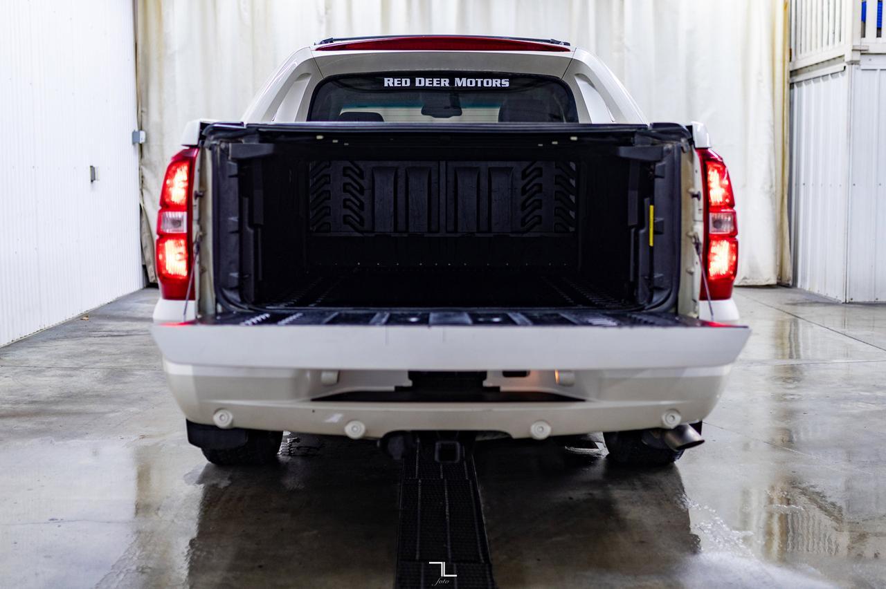 2013 Chevrolet Avalanche 4x4 LTZ Ultimate GFX Leather Roof Nav Red Deer AB