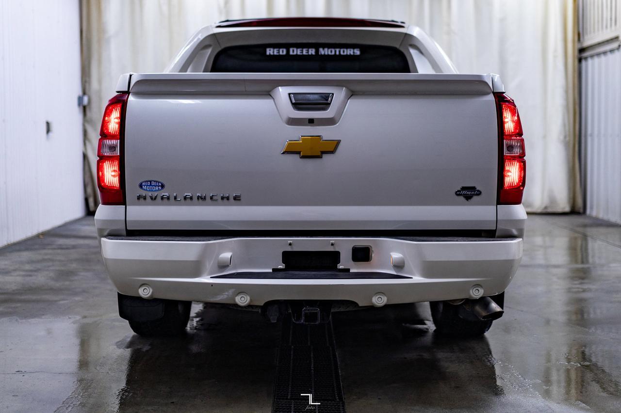 2013 Chevrolet Avalanche 4x4 LTZ Ultimate GFX Leather Roof Nav Red Deer AB