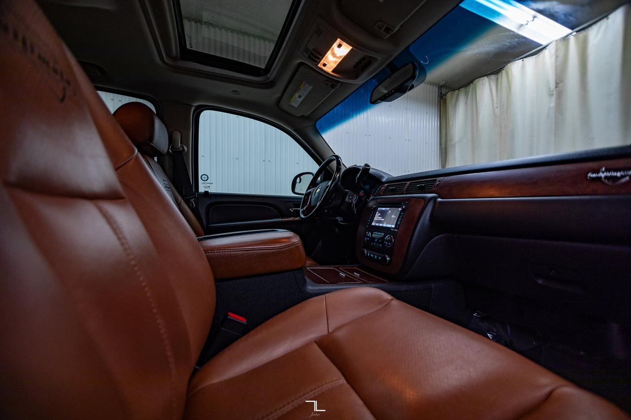 2013 Chevrolet Avalanche 4x4 LTZ Ultimate GFX Leather Roof Nav Red Deer AB