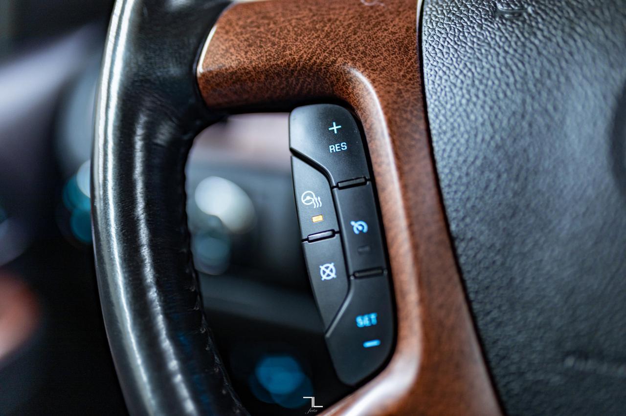 2013 Chevrolet Avalanche 4x4 LTZ Ultimate GFX Leather Roof Nav Red Deer AB