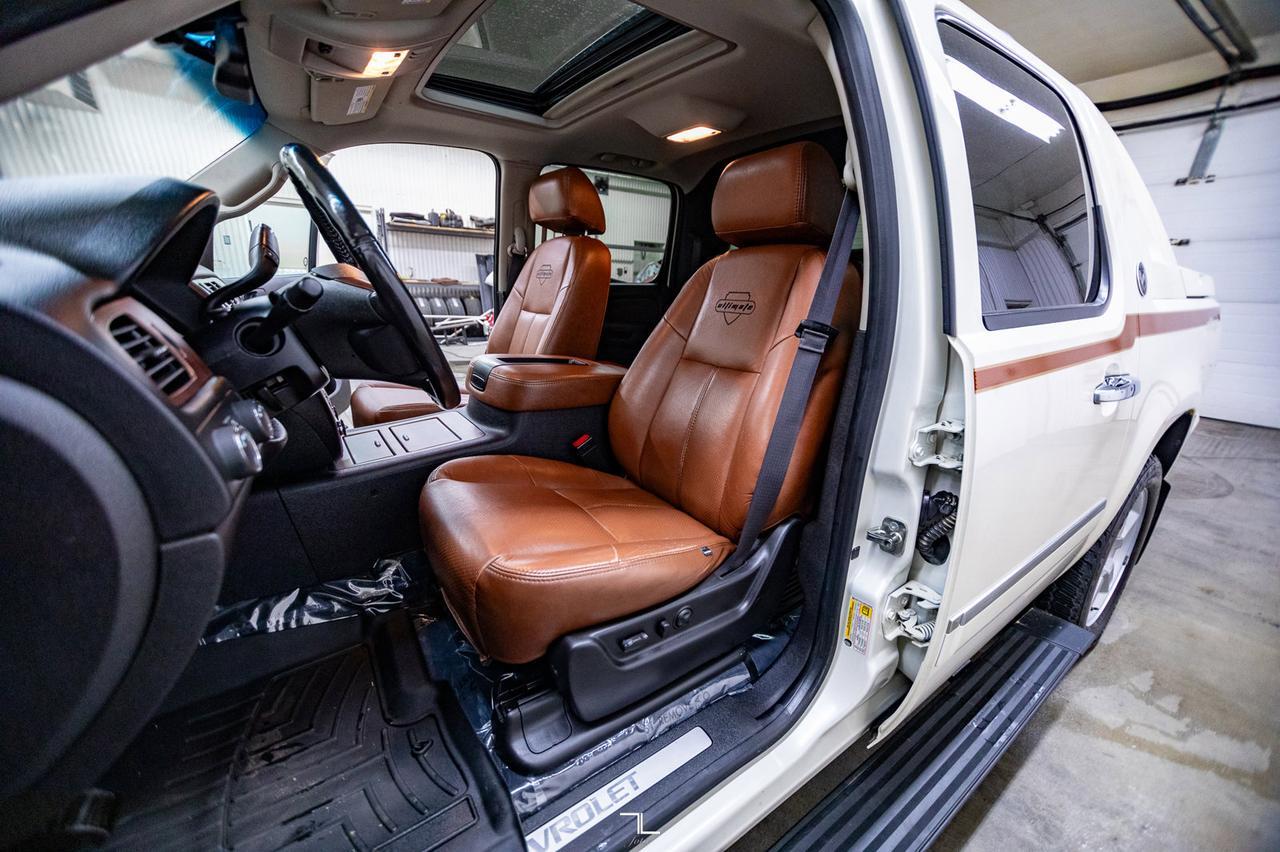 2013 Chevrolet Avalanche 4x4 LTZ Ultimate GFX Leather Roof Nav Red Deer AB