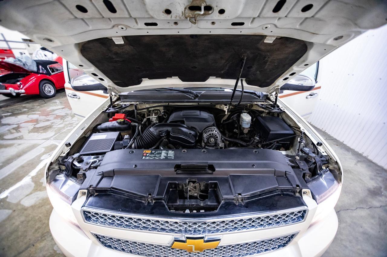 2013 Chevrolet Avalanche 4x4 LTZ Ultimate GFX Leather Roof Nav Red Deer AB