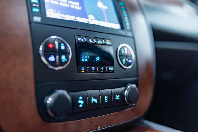 2013 Chevrolet Avalanche 4x4 LTZ Ultimate GFX Leather Roof Nav Red Deer AB