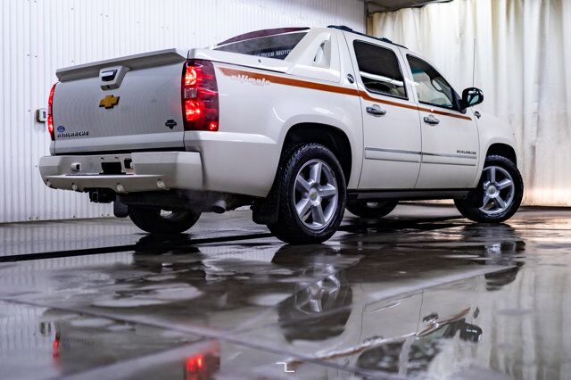 2013 Chevrolet Avalanche 4x4 LTZ Ultimate GFX Leather Roof Nav Red Deer AB