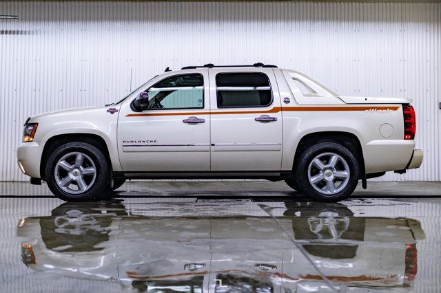 2013 Chevrolet Avalanche 4x4 LTZ Ultimate GFX Leather Roof Nav Red Deer AB