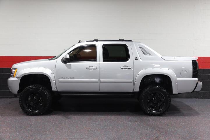 2013 Chevrolet Avalanche LT 4WD Black Diamond Lifted 4WD 4dr Truck Chicago IL