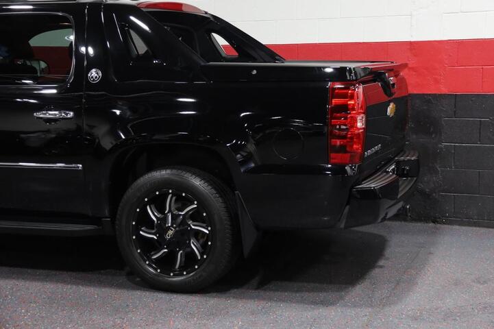 2013 Chevrolet Avalanche LTZ 4WD 4dr Truck Black Diamond Chicago IL