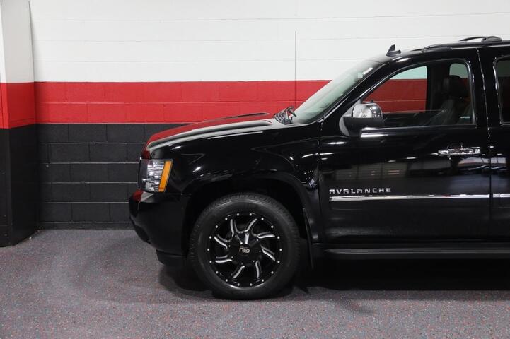 2013 Chevrolet Avalanche LTZ 4WD 4dr Truck Black Diamond Chicago IL