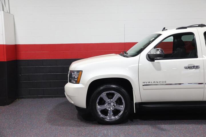 2013 Chevrolet Avalanche LTZ 4WD Black Diamond Edition 4dr Truck Chicago IL