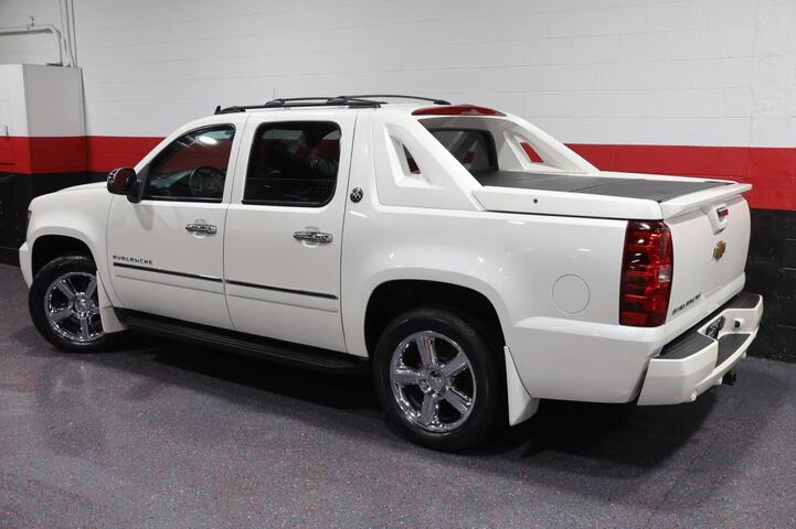 2013 Chevrolet Avalanche LTZ 4WD Black Diamond Edition 4dr Truck Chicago IL