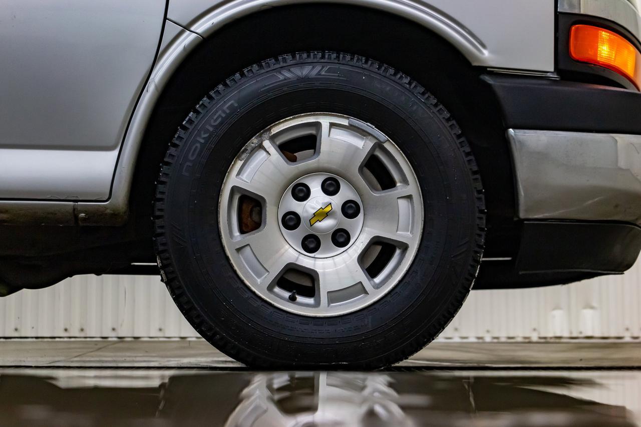 2013 Chevrolet Express AWD G1500 LT 8 Passenger BCam Red Deer AB