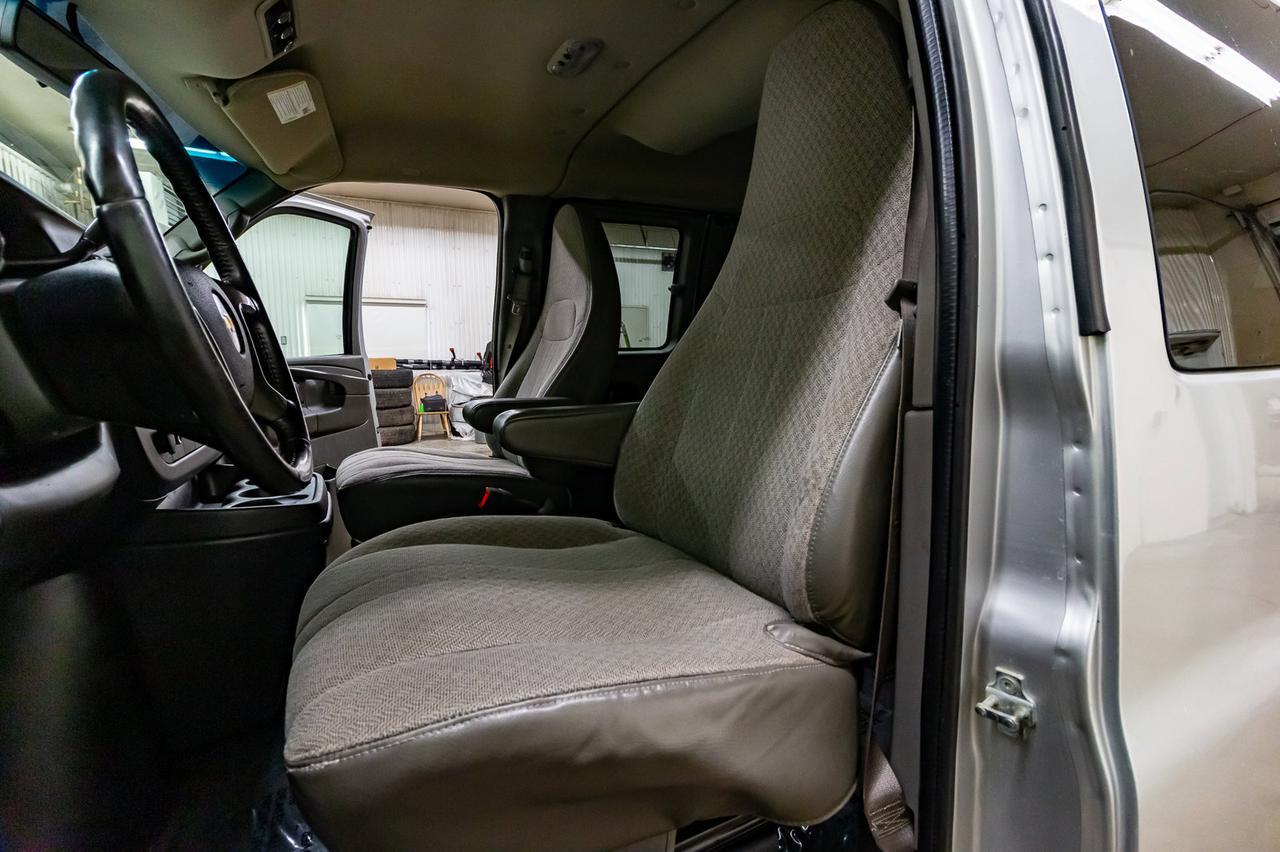 2013 Chevrolet Express AWD G1500 LT 8 Passenger BCam Red Deer AB