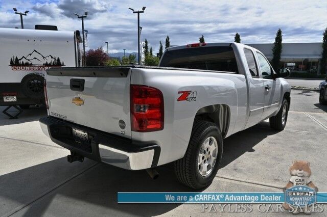 2013 Chevrolet Silverado 1500 LT / 4X4 / Z71 / Ext'd Cab / 5.3L V8 / Auto Start / Power Premium Cloth Seats / Seats 6 / Aux Input / Tonnea Cover / Automatic Climate Control / Cruise Control / Tow Pkg / Only 82K Miles Anchorage AK