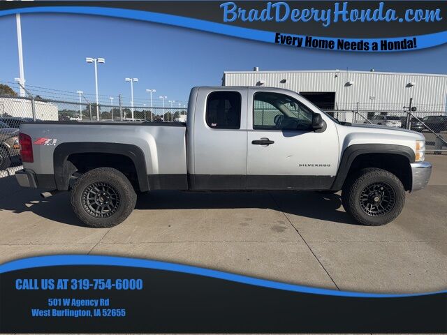 Used 2013 Chevrolet Silverado 1500 LT with VIN 1GCRKSEAXDZ334004 for sale in West Burlington, IA