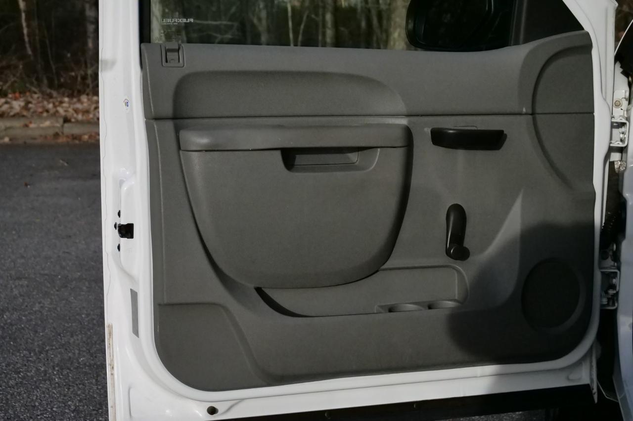 2013 Chevrolet Silverado 1500 Work Truck / 4.8L V8 / Regular Cab! Lincolnton NC