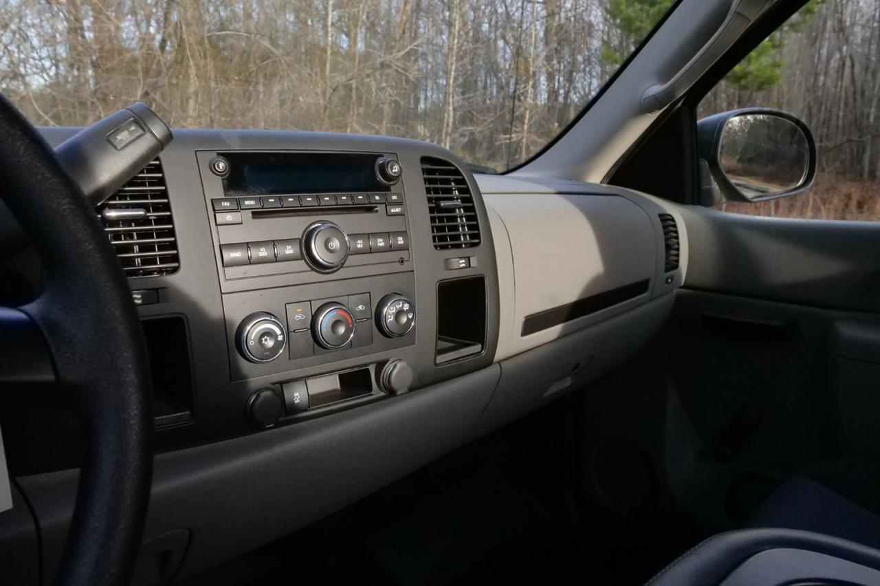 2013 Chevrolet Silverado 1500 Work Truck / 4.8L V8 / Regular Cab! Lincolnton NC