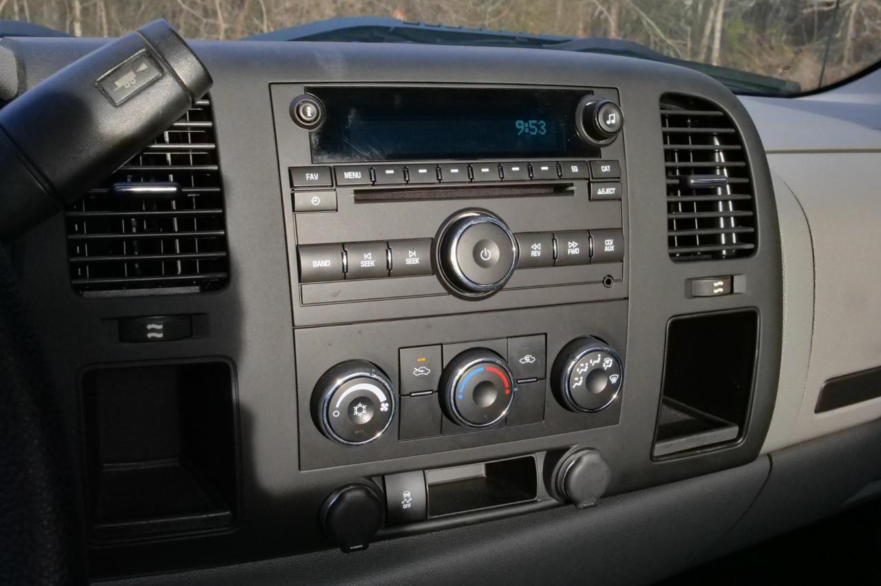 2013 Chevrolet Silverado 1500 Work Truck / 4.8L V8 / Regular Cab! Lincolnton NC