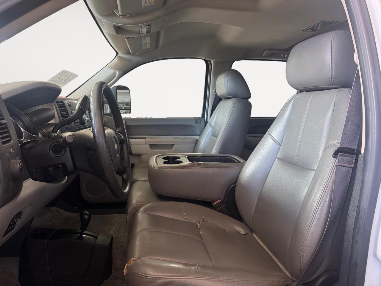 2013 Chevrolet Silverado 2500HD LIFTED, 4X4, RUNNING BOARDS, TOW PACKAGE, TRAILER BRAKE CONTROLLER, LEATHER INTERIOR, 132K MILES, GOOD TRUCK, GREAT PRICE, TAKE IT HOME TODAY!!! Norfolk VA