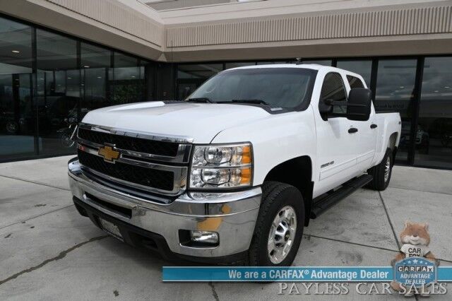 2013 Chevrolet Silverado 2500HD LT / 4X4 / Crew Cab / 6.6L Turbo Diesel / Premium Cloth Seats / Power Mirrors, Windows, & Locks / Bluetooth / Aux Input / Automatic Climate Control / Front Bench / Seats 6 / Only 54K Miles / Tow Pkg / 1-Owner