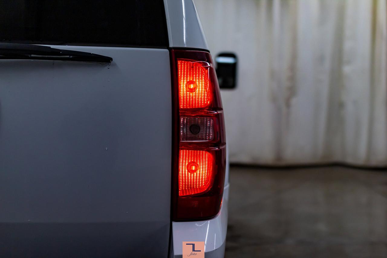 2013 Chevrolet Suburban 2500 4x4 LS 8 Passegner Red Deer AB