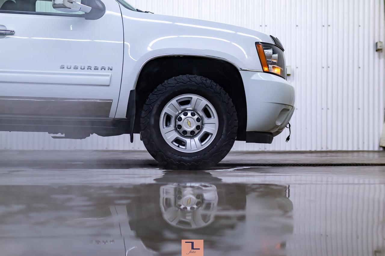 2013 Chevrolet Suburban 2500 4x4 LS 8 Passegner Red Deer AB