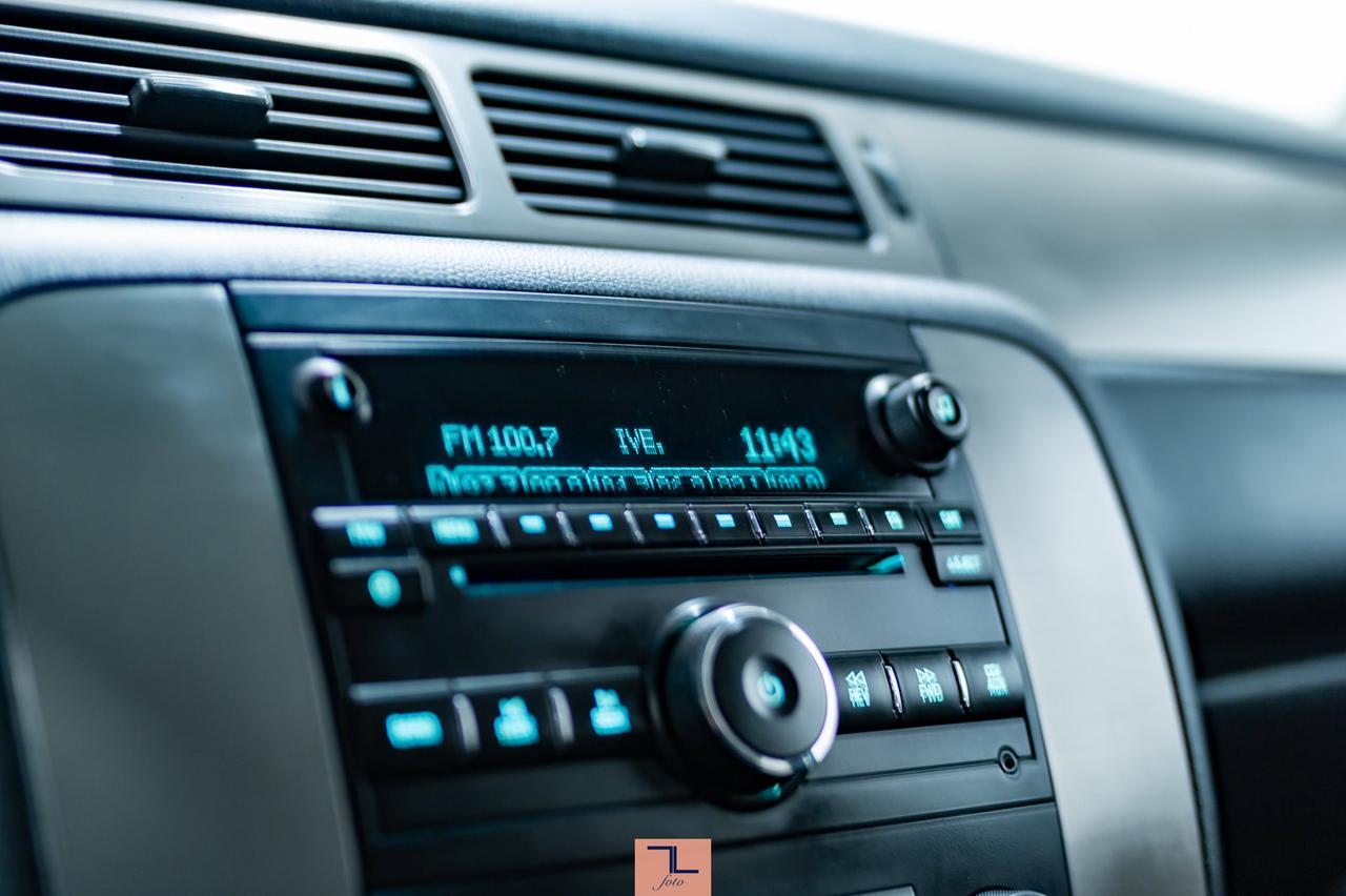 2013 Chevrolet Suburban 2500 4x4 LS 8 Passegner Red Deer AB