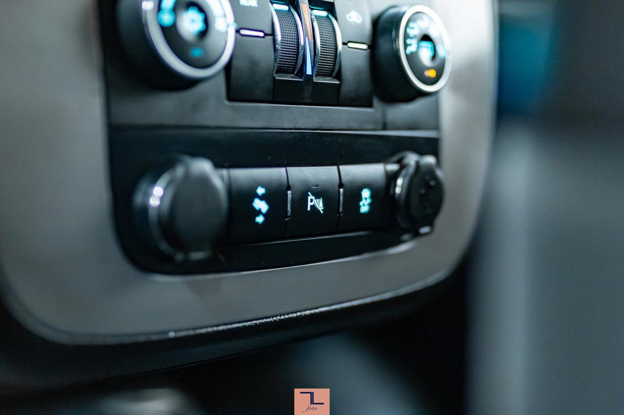 2013 Chevrolet Suburban 2500 4x4 LS 8 Passegner Red Deer AB