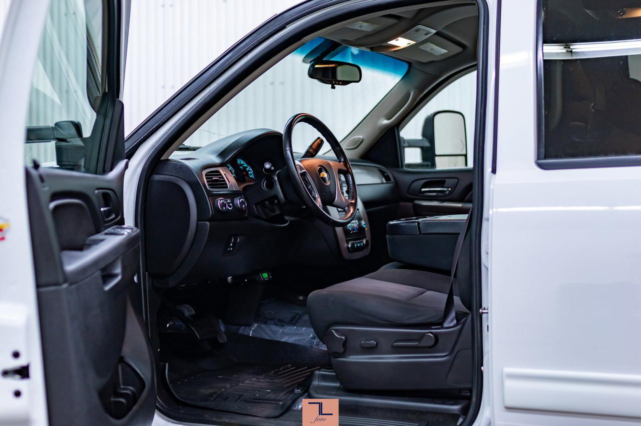 2013 Chevrolet Suburban 2500 4x4 LS 8 Passegner Red Deer AB