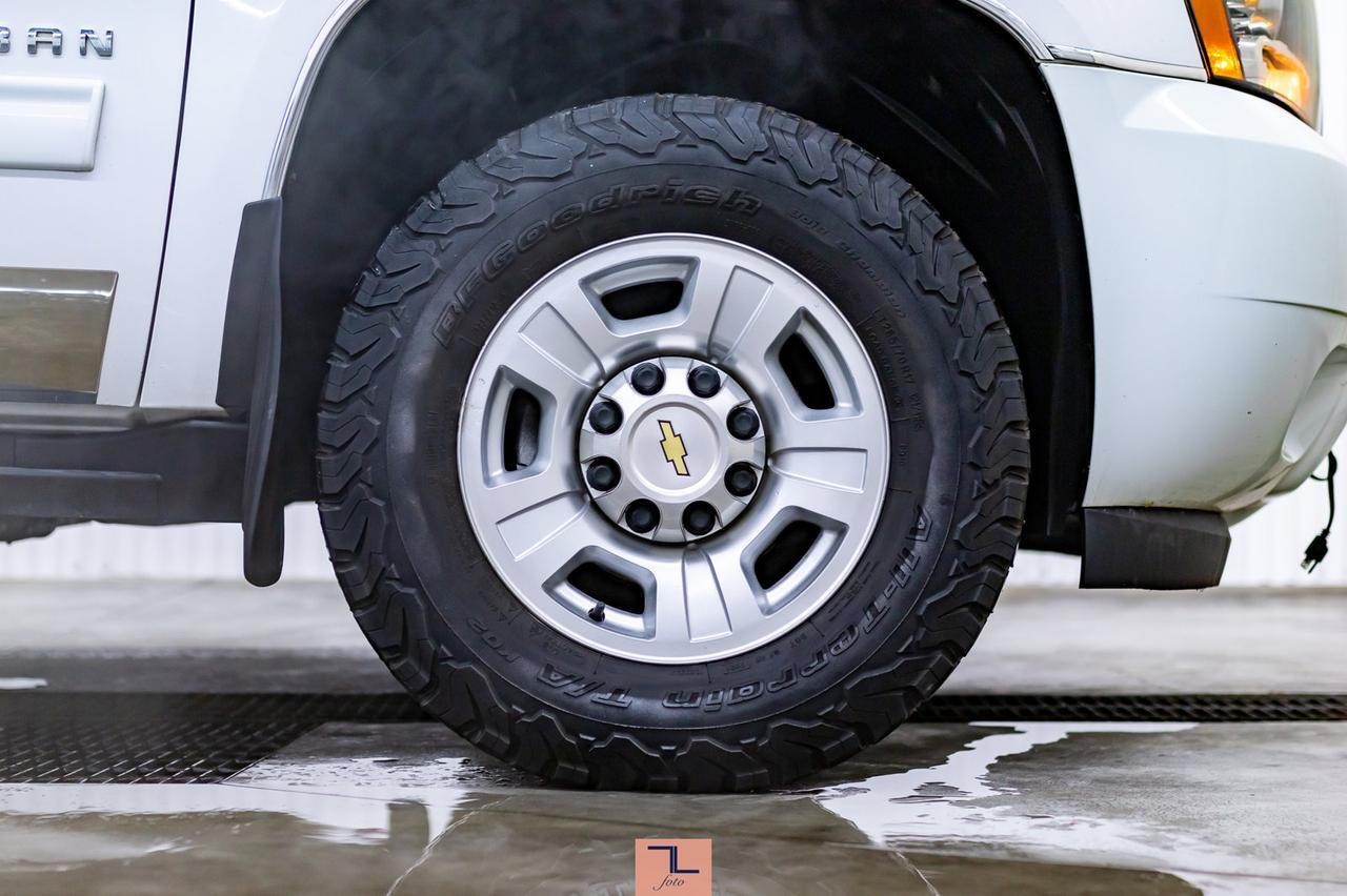 2013 Chevrolet Suburban 2500 4x4 LS 8 Passegner Red Deer AB