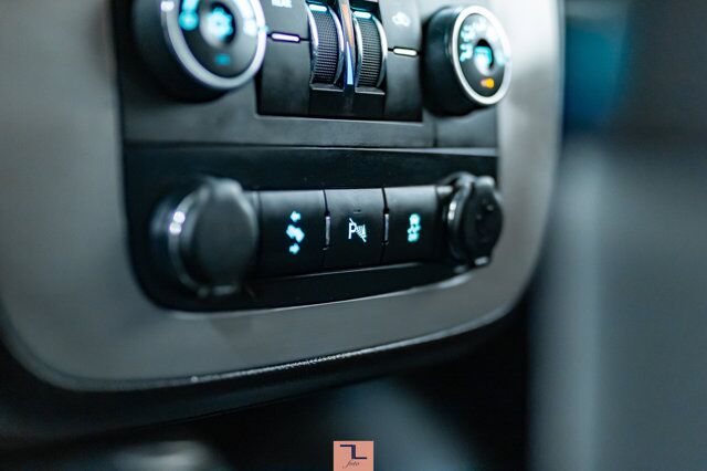 2013 Chevrolet Suburban 2500 4x4 LS 8 Passegner Red Deer AB