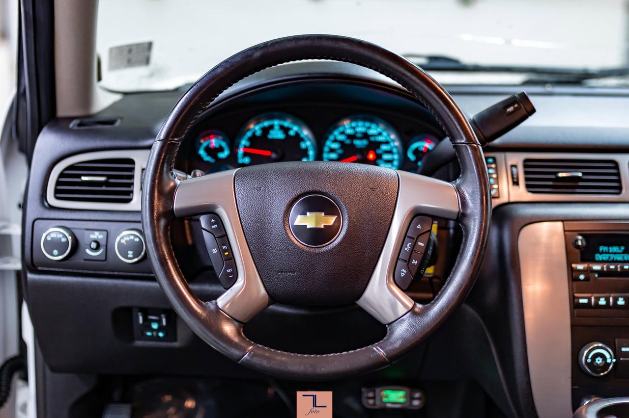 2013 Chevrolet Suburban 2500 4x4 LS 8 Passegner Red Deer AB