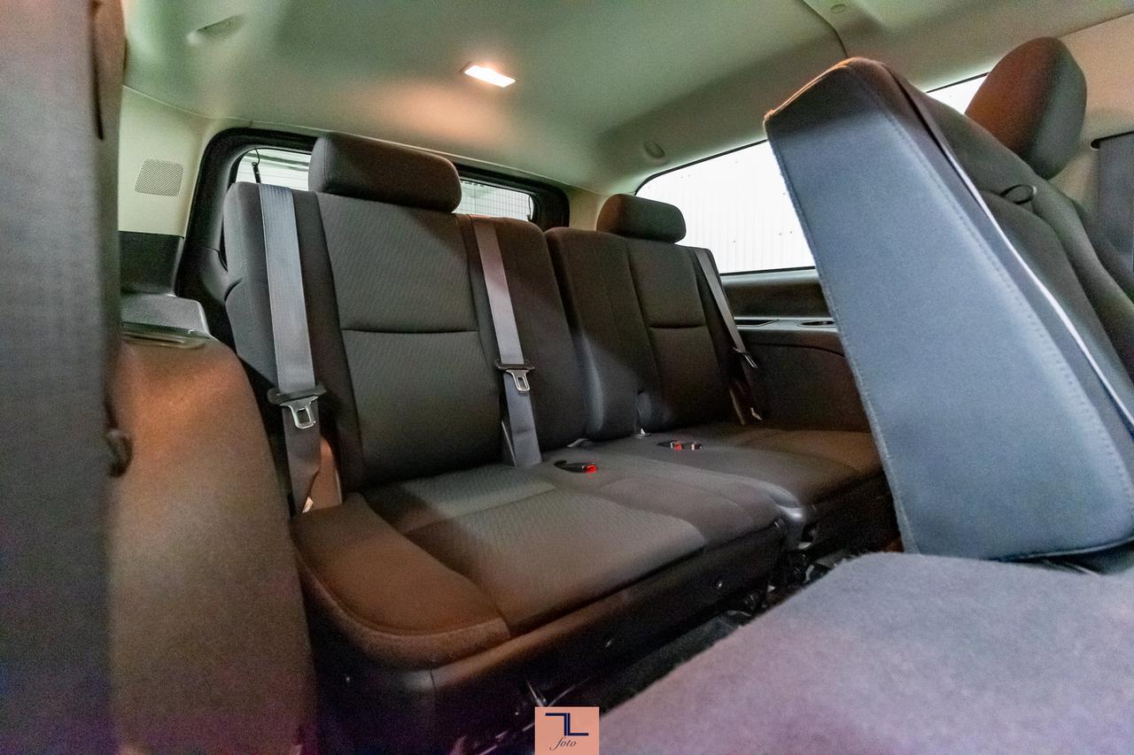 2013 Chevrolet Suburban 2500 4x4 LS 8 Passegner Red Deer AB