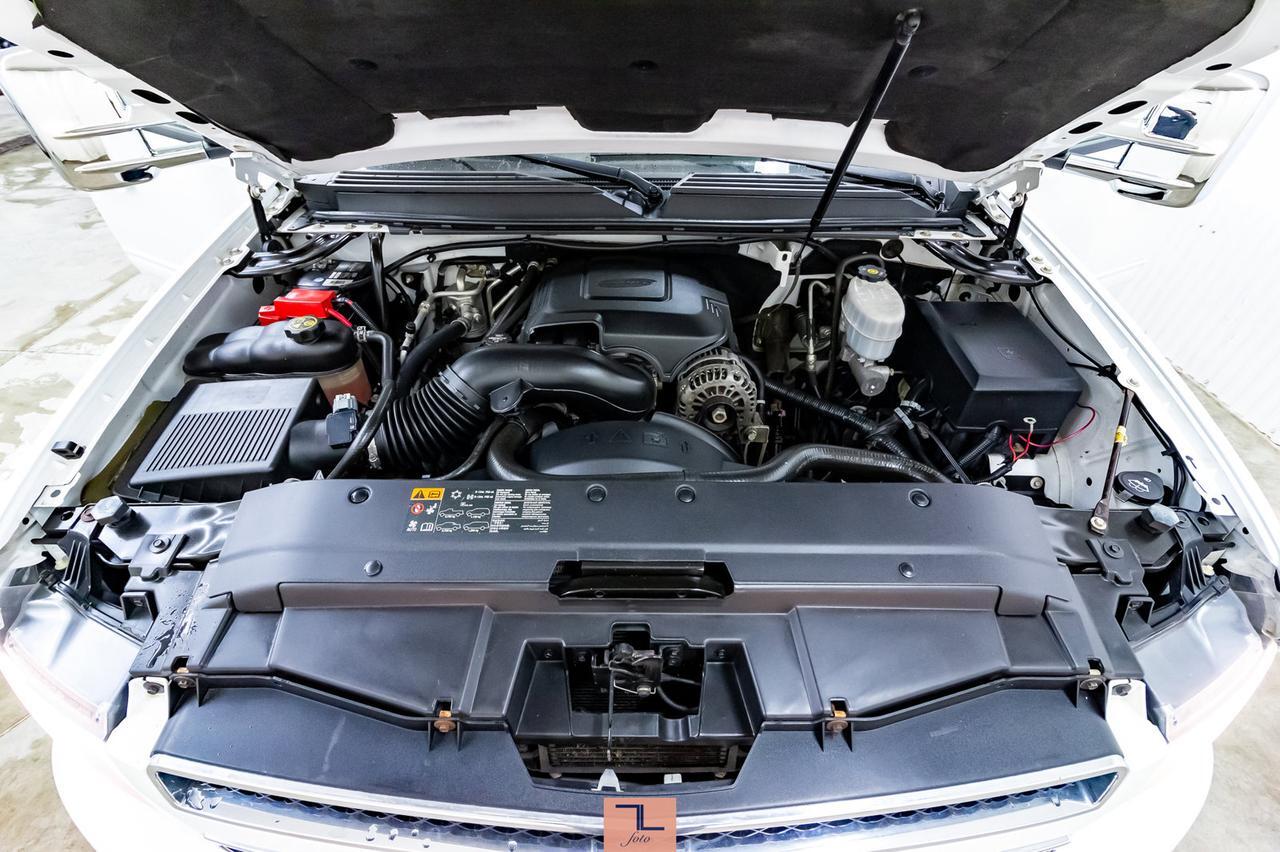 2013 Chevrolet Suburban 2500 4x4 LS 8 Passegner Red Deer AB