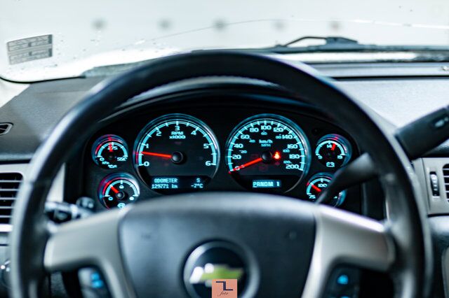 2013 Chevrolet Suburban 2500 4x4 LS 8 Passegner Red Deer AB