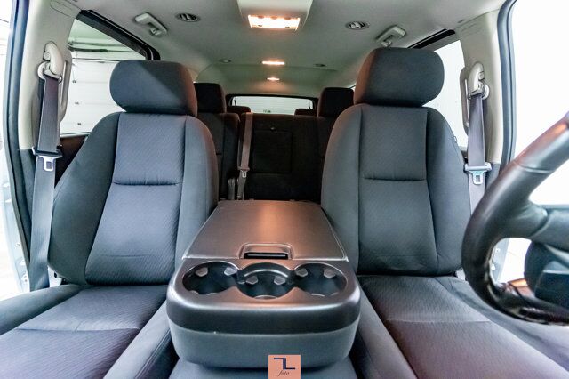 2013 Chevrolet Suburban 2500 4x4 LS 8 Passegner Red Deer AB