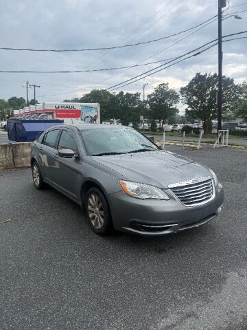 2013 Chrysler 200 Touring's photo