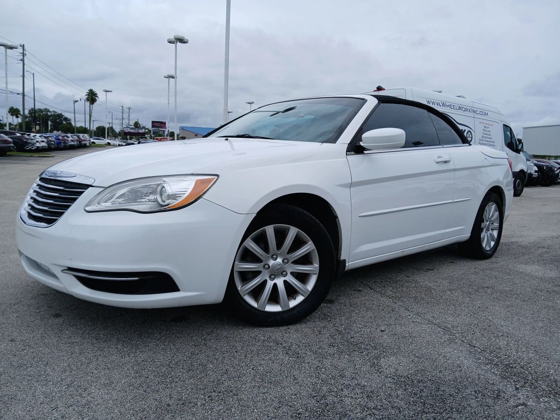 2013 Chrysler 200 Touring Convertible 2D Maitland FL