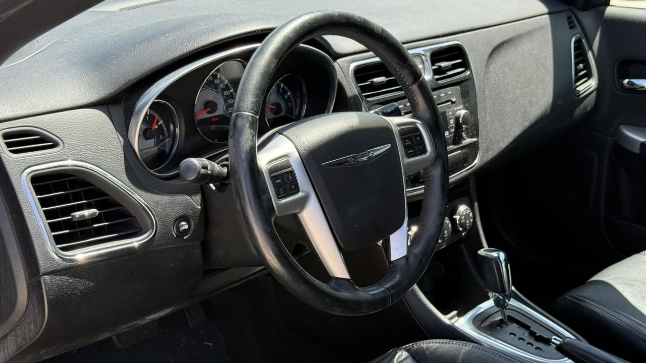 2013 Chrysler 200 Touring