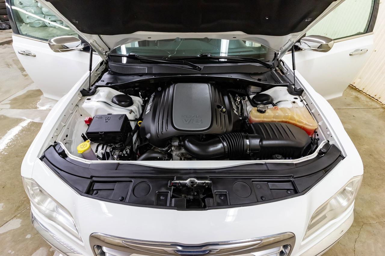 2013 Chrysler 300C Leather Roof Nav BCam Red Deer AB