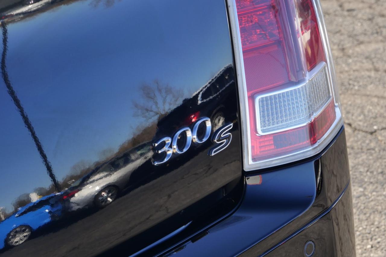 2013 Chrysler 300S AWD / LOW MILES / Luxury Group / 5.7L V8! Lincolnton NC