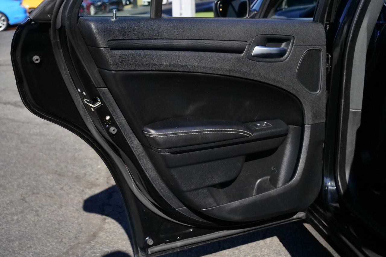 2013 Chrysler 300S AWD / LOW MILES / Luxury Group / 5.7L V8! Lincolnton NC