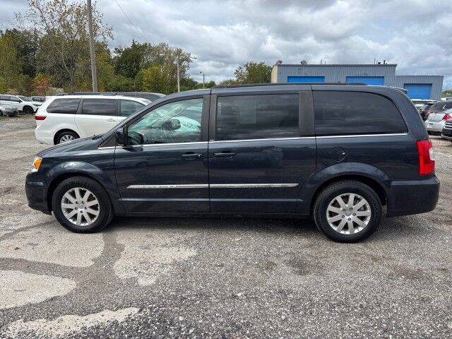 2013 Chrysler Town & Country Touring Cleveland OH