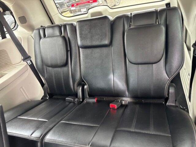 2013 Chrysler Town & Country Touring Cleveland OH