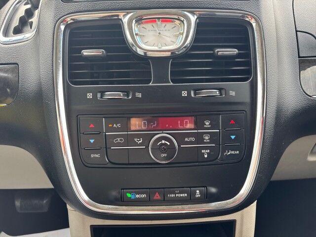 2013 Chrysler Town & Country Touring Cleveland OH